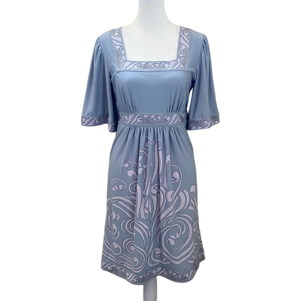 BCBGMaxAzria Blue Paisley Midi Dress. Size S. Square neck, short sleeve.